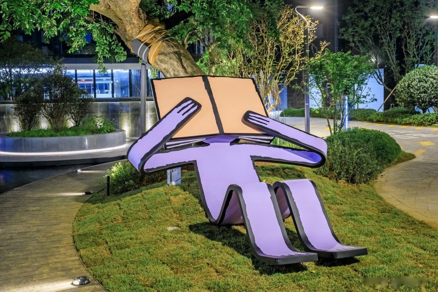 조경에 설치된 장 줄리앙 작품