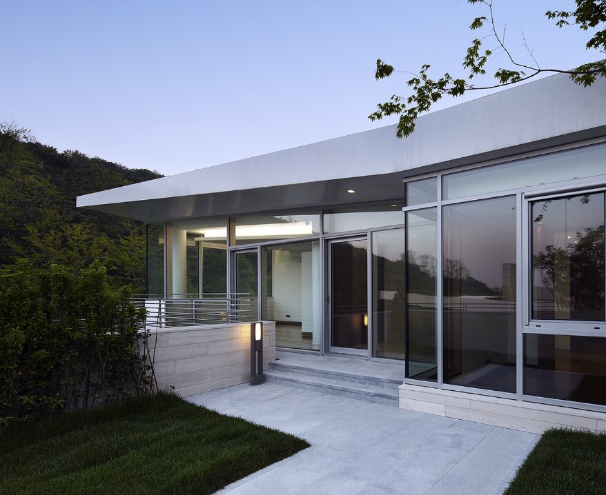 저녁의 현관 테라스
